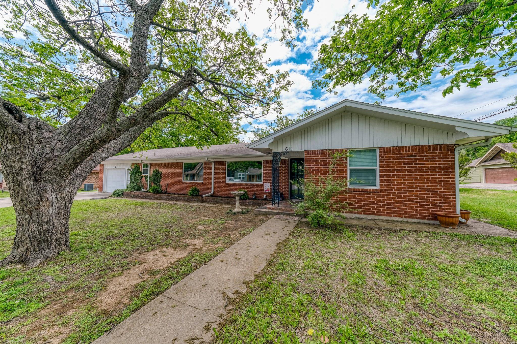 Weatherford, TX 76086,611 W Spring Street