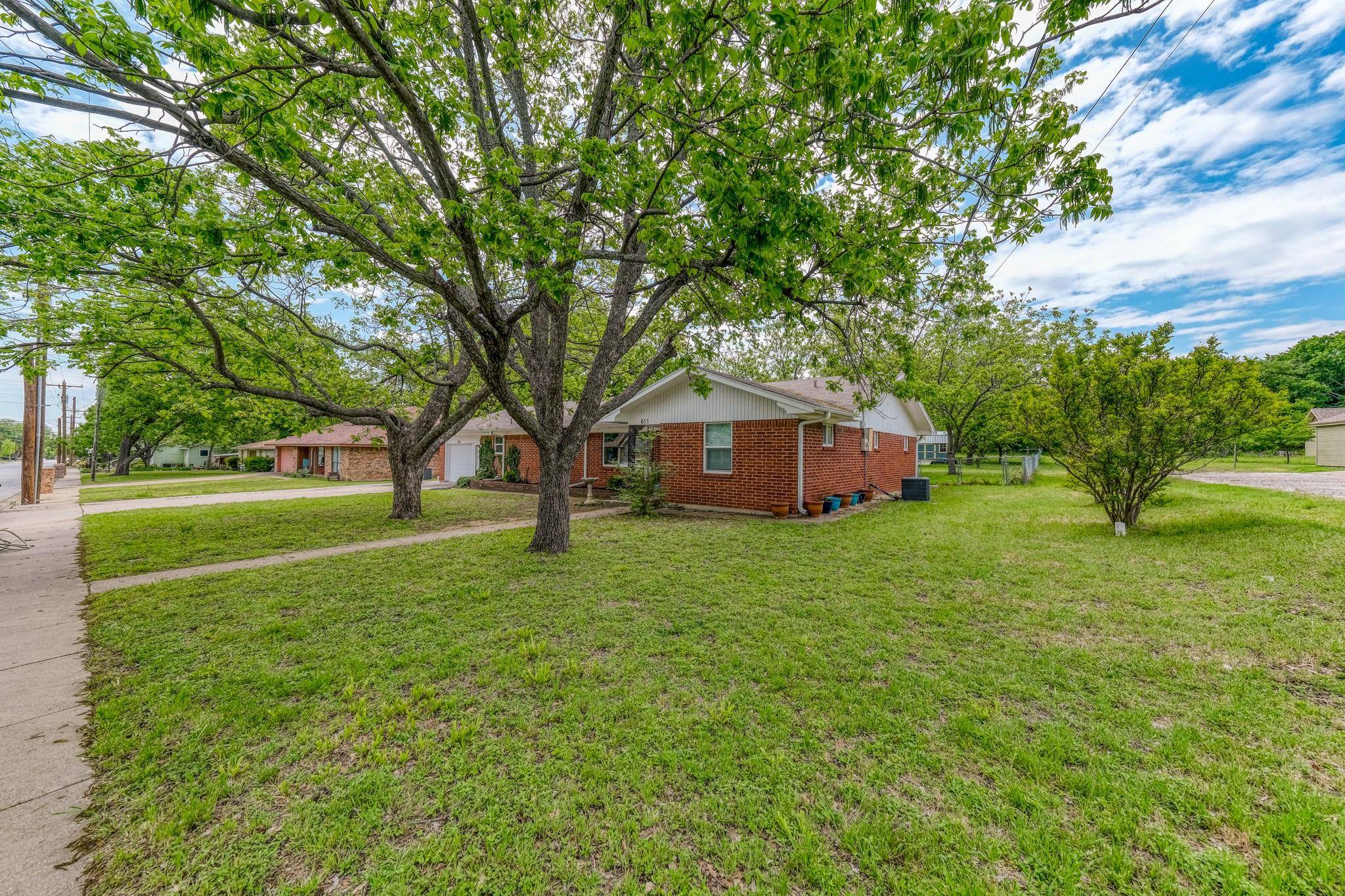 Weatherford, TX 76086,611 W Spring Street