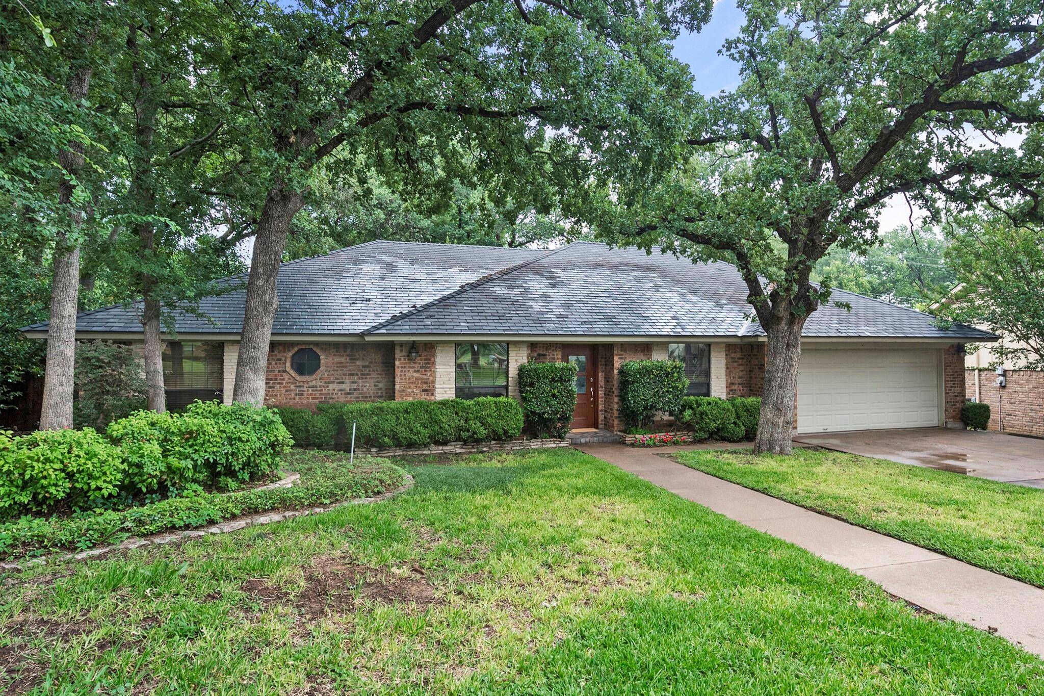 Arlington, TX 76016,4115 Three Oaks Drive