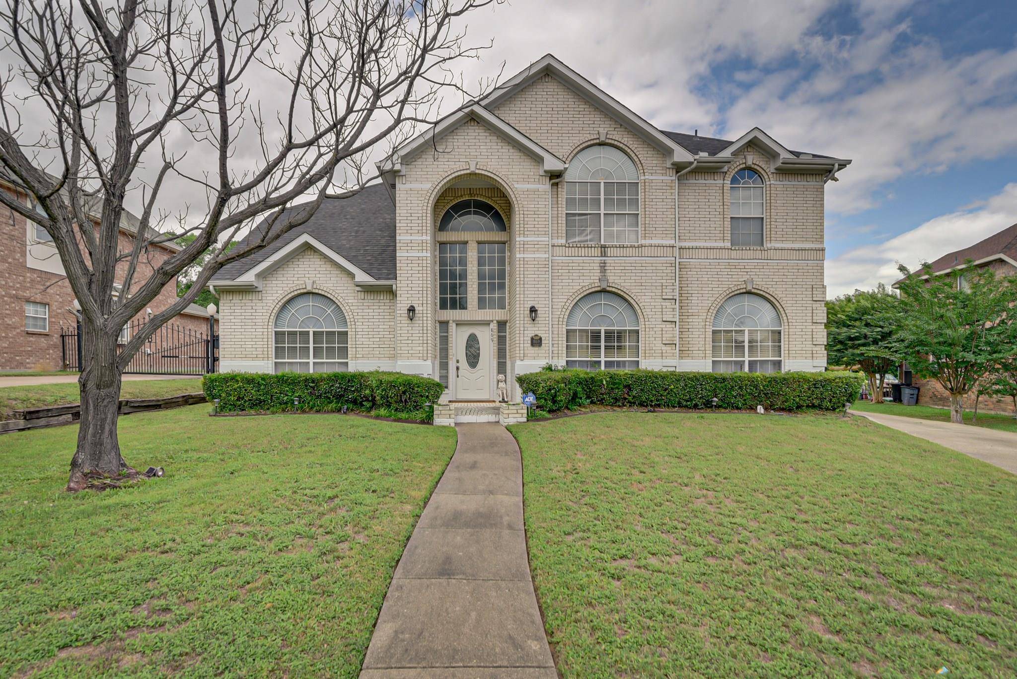 Desoto, TX 75115,869 Raintree Lane