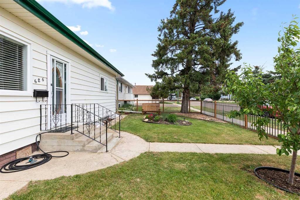 Redcliff, AB T0J2P2,626 2 ST SE