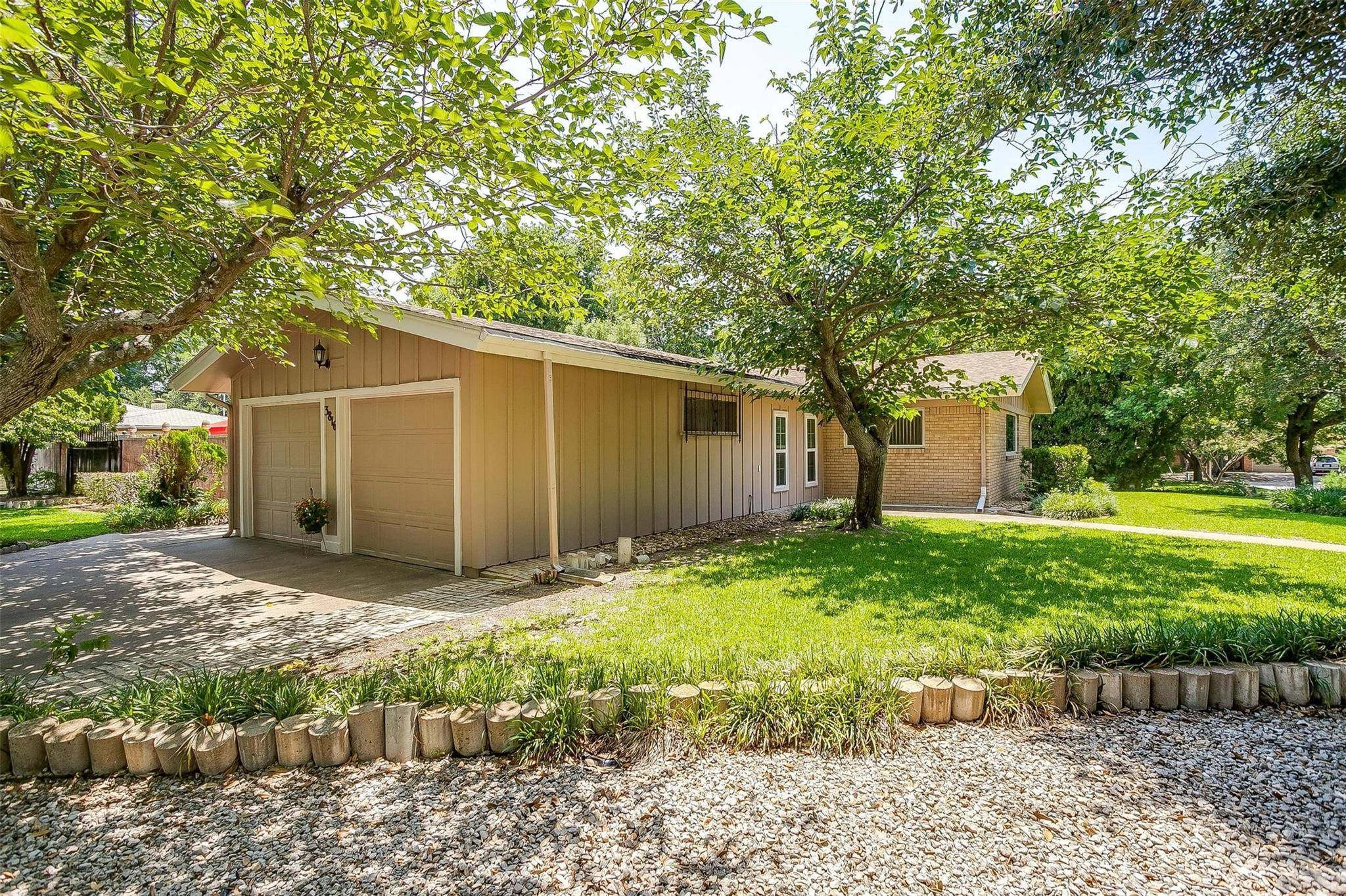 Benbrook, TX 76116,3816 Sagebrush Road