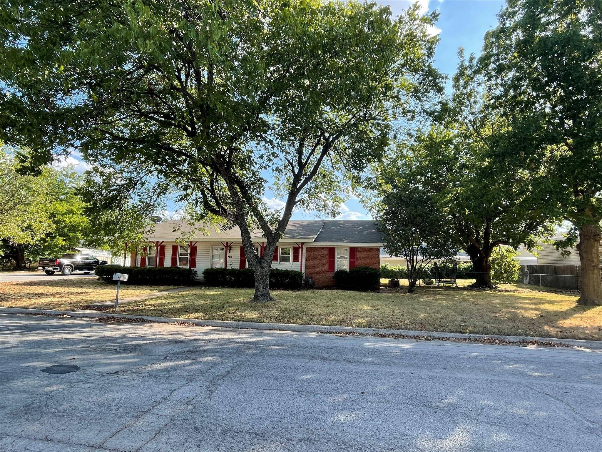 Bowie, TX 76230,706 Gray Street