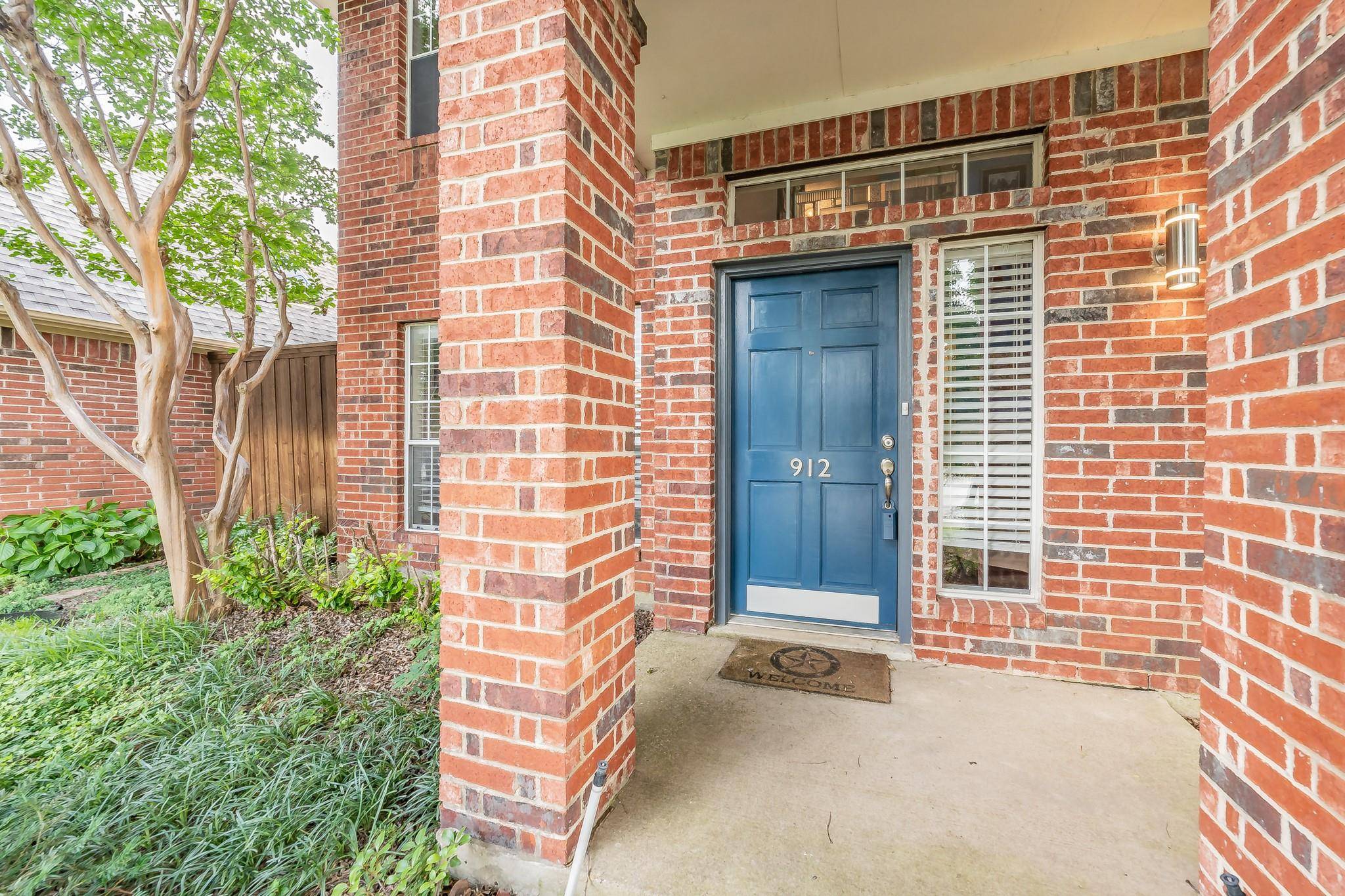 Irving, TX 75063,912 Santa Fe Trail