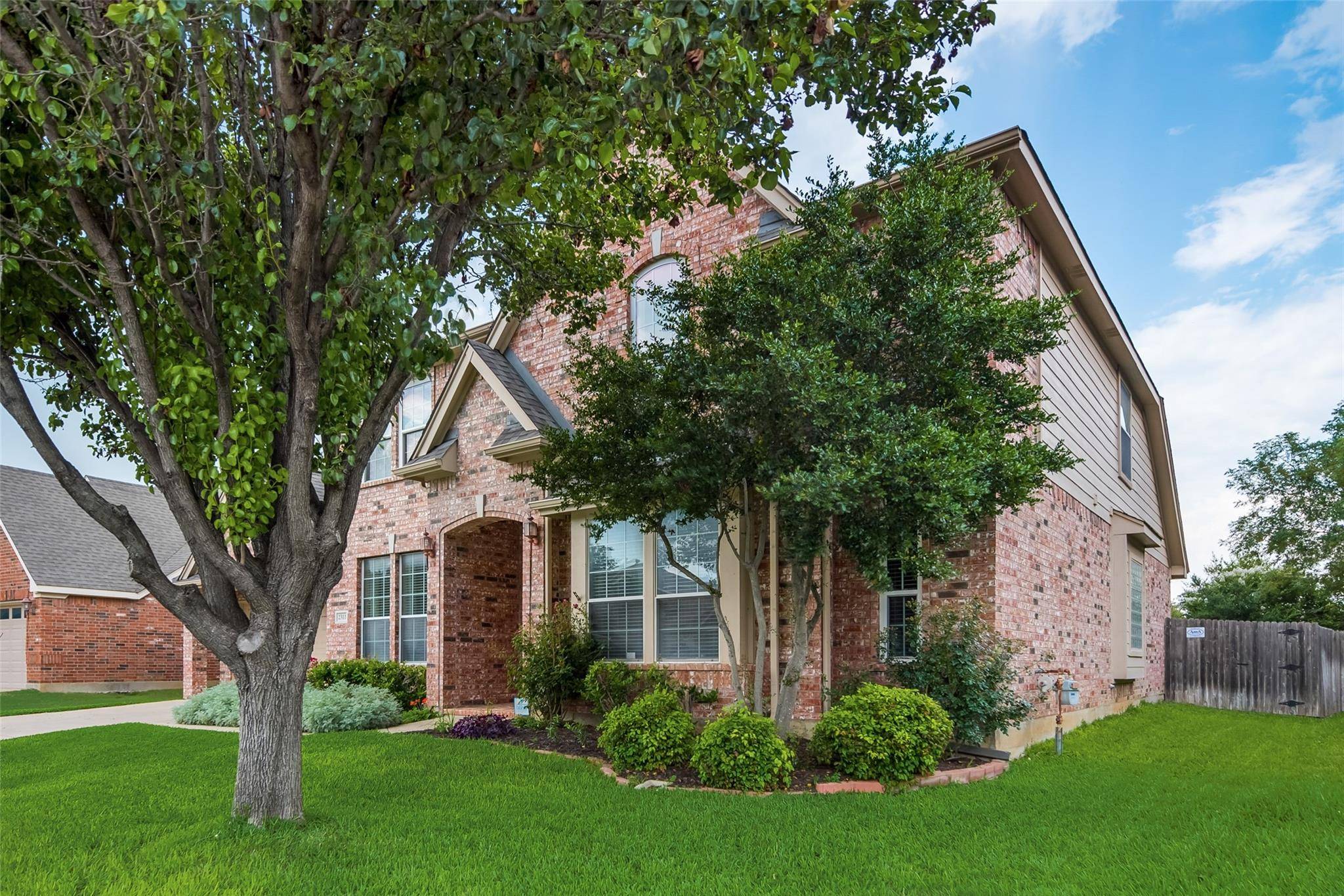 Arlington, TX 76001,2311 Point Star Drive