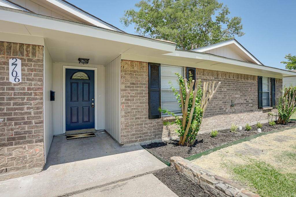 Grand Prairie, TX 75052,2706 Vivian Circle