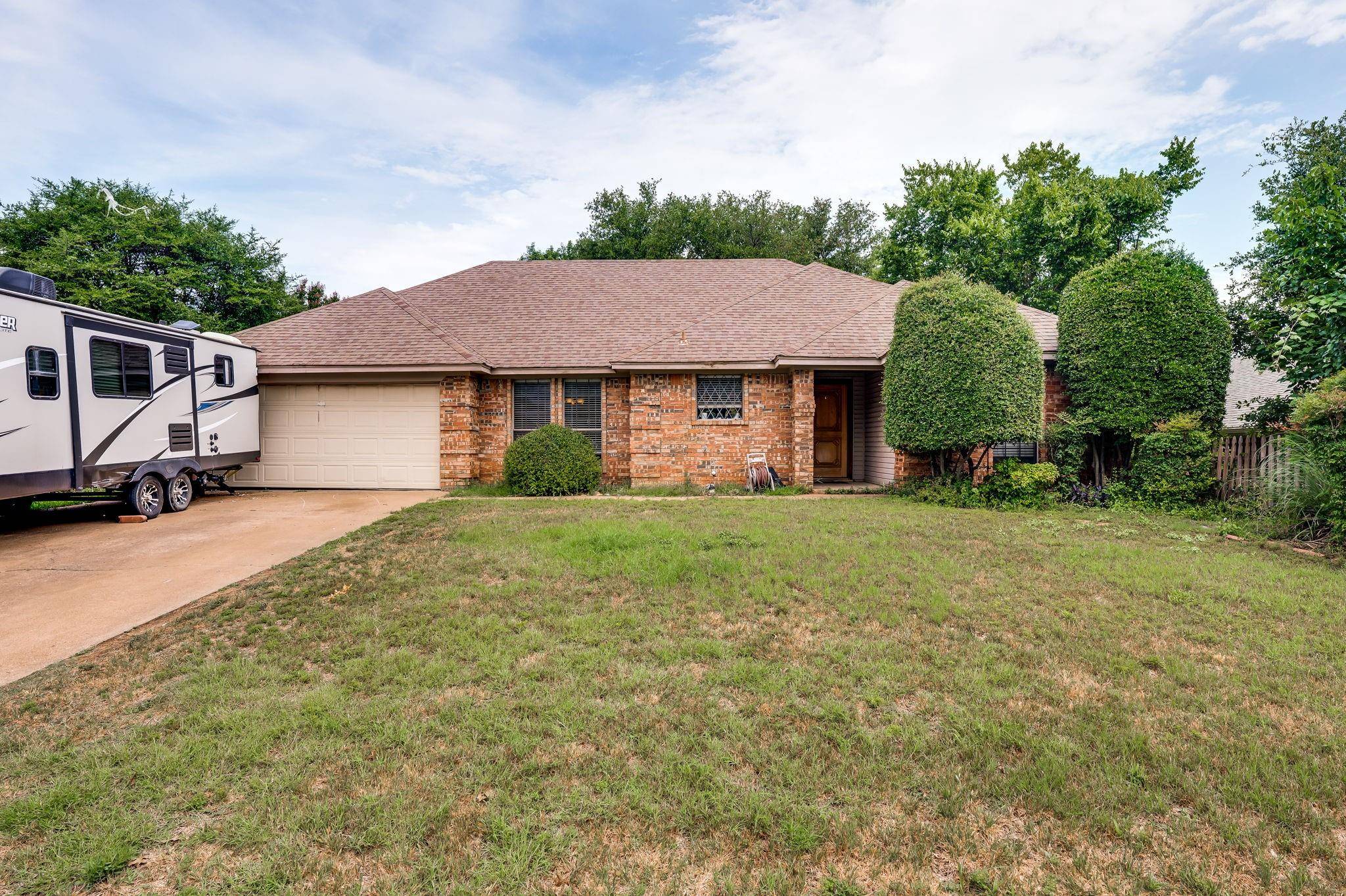 Arlington, TX 76017,5206 OVERRIDGE Drive