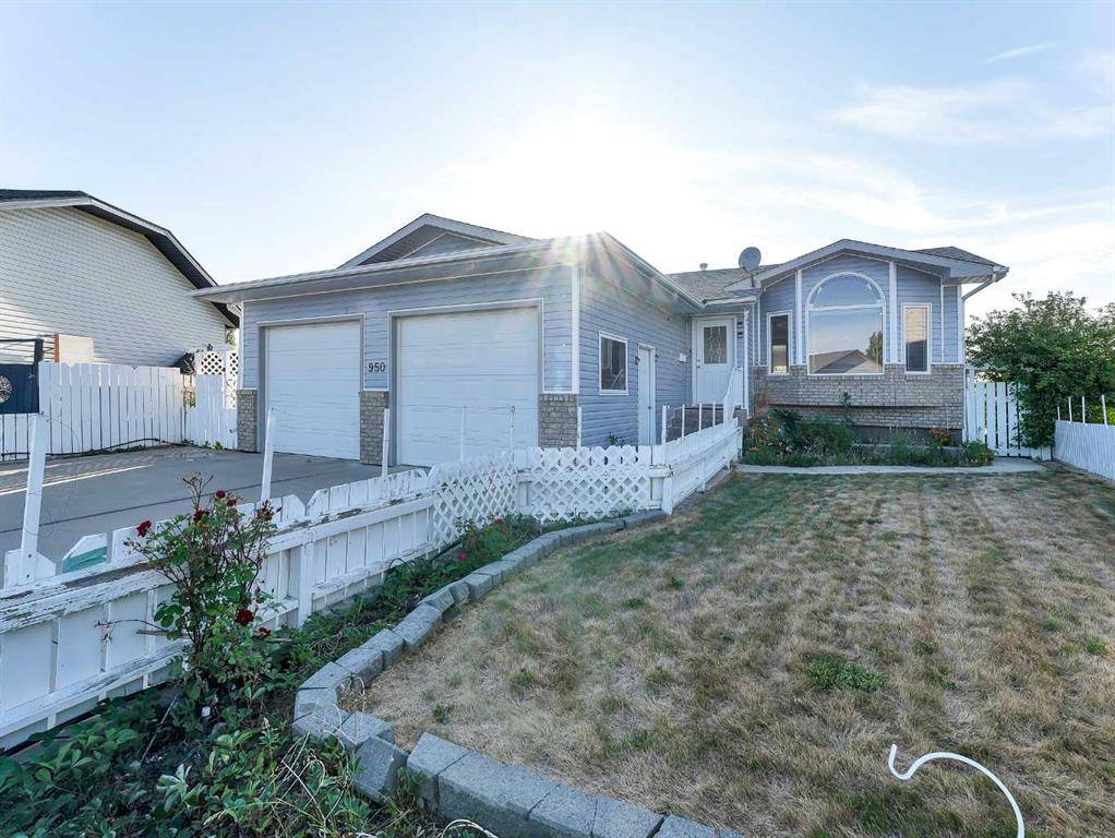 Redcliff, AB T0J2P0,950 Kipling CRES SW