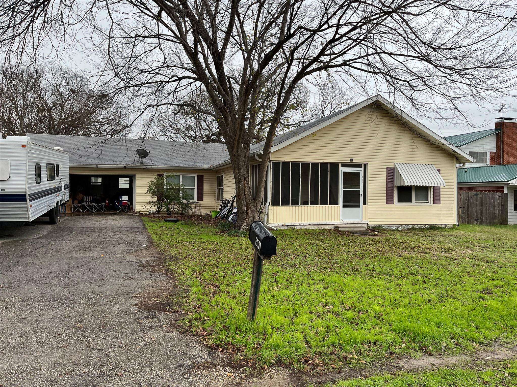 Hubbard, TX 76648,401 NW 6th Street