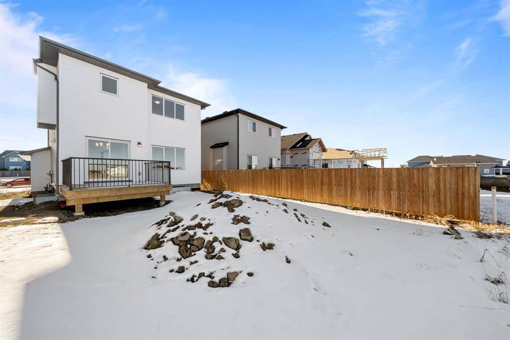 High River, AB T1V 0E3,812 Hampshire CRES NE