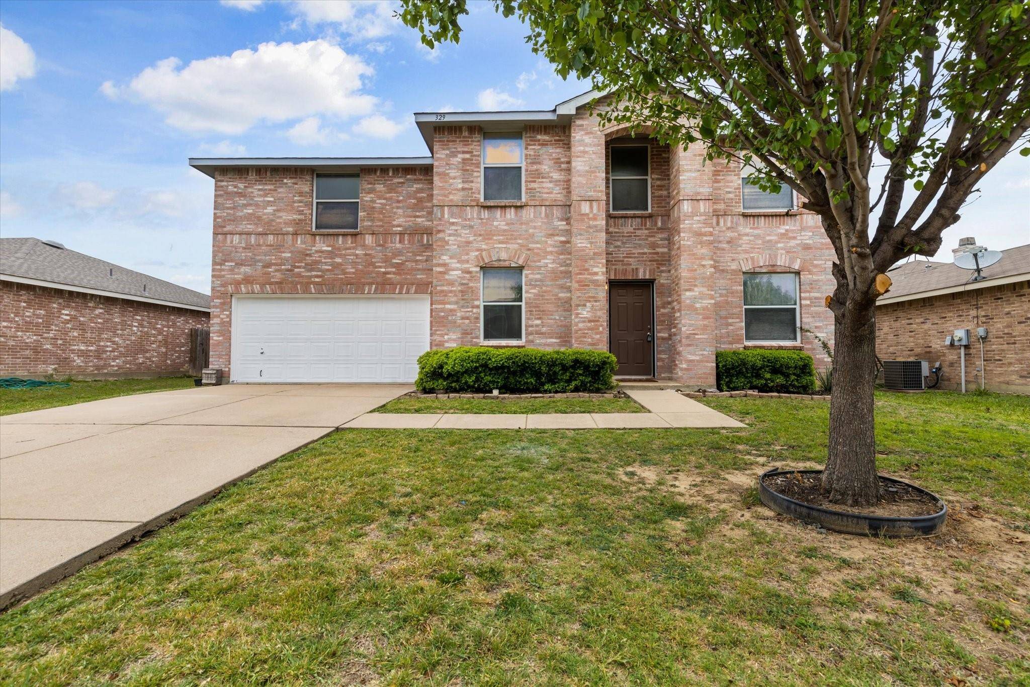 Burleson, TX 76028,329 Daisy Lane