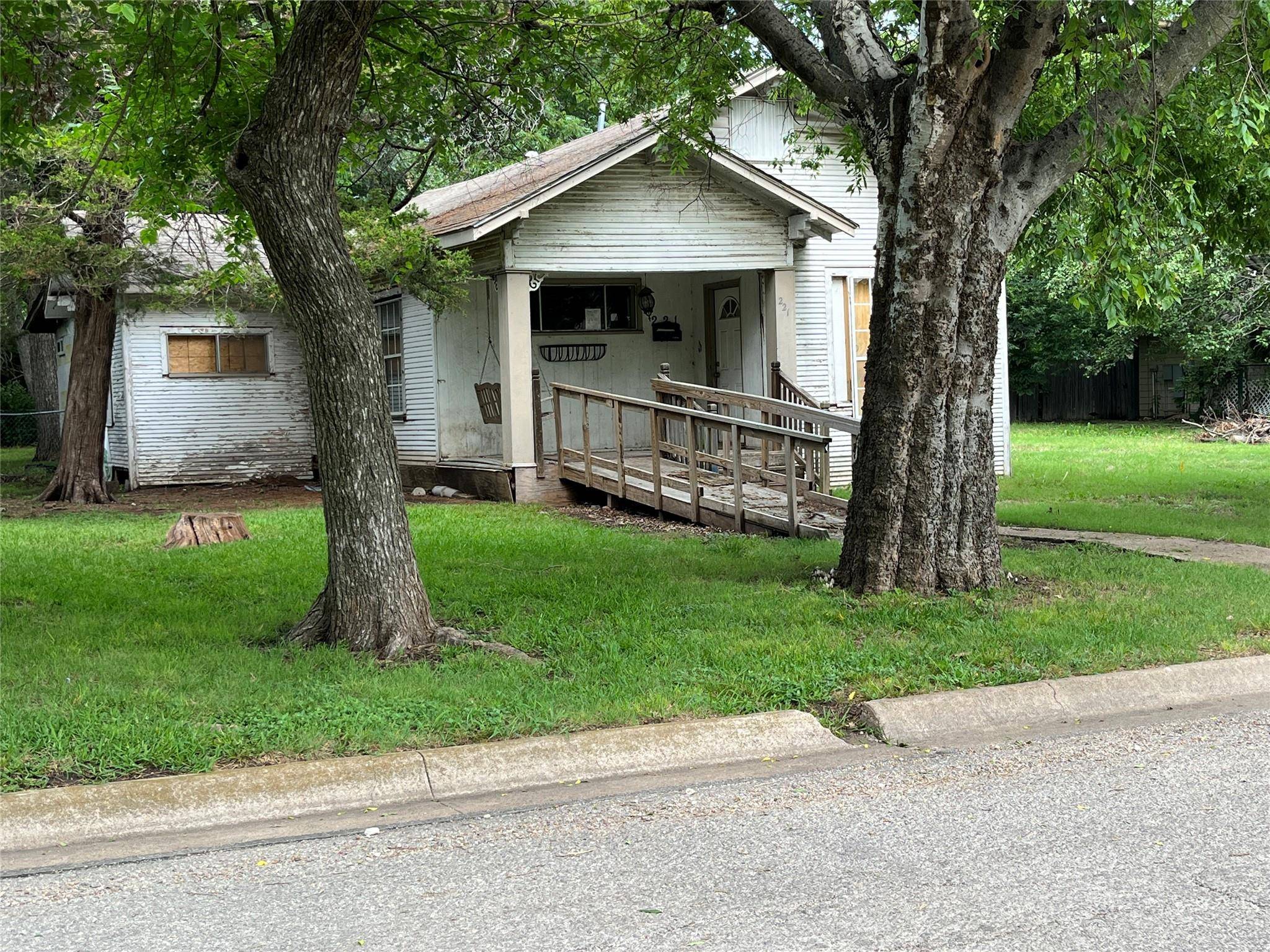 Sherman, TX 75090,221 S Grand Avenue