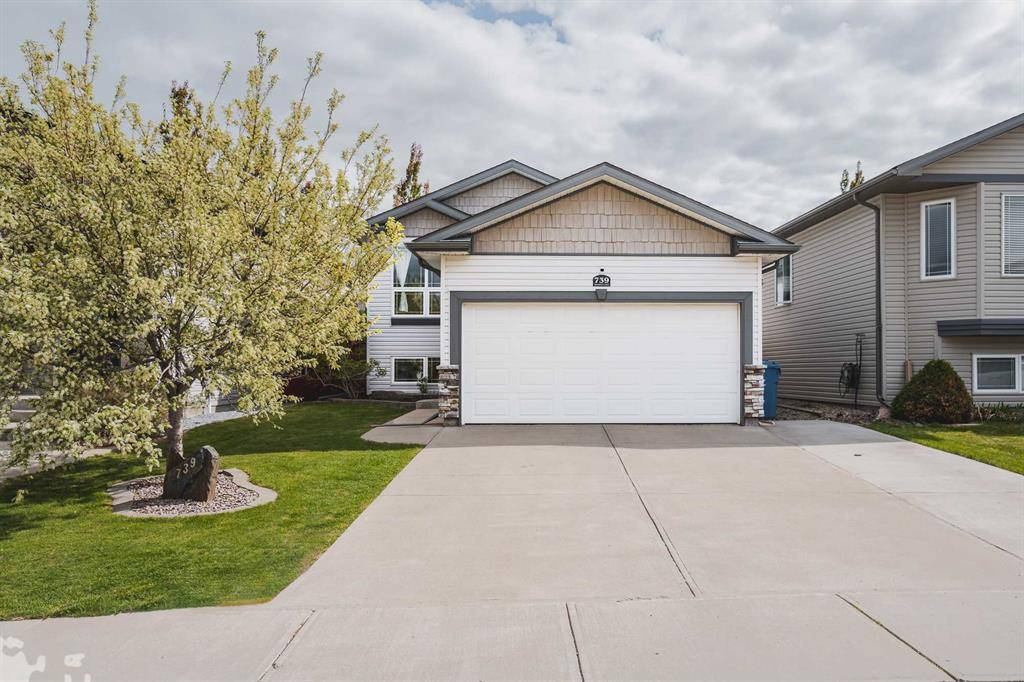 Lethbridge, AB T1J 5B2,739 Aberdeen CRES W