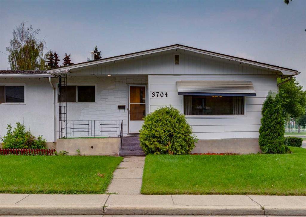 Calgary, AB T2L 1H1,3704 Brooklyn CRES NW