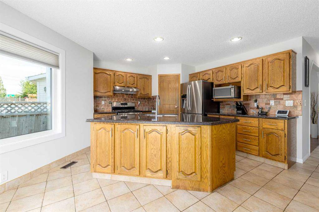 Calgary, AB T2Z 1W4,101 Douglasbank WAY SE