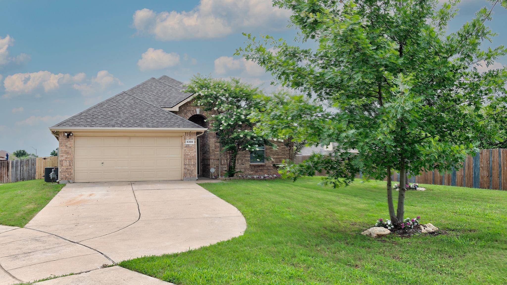 Grand Prairie, TX 75052,5308 Deep Lake Drive