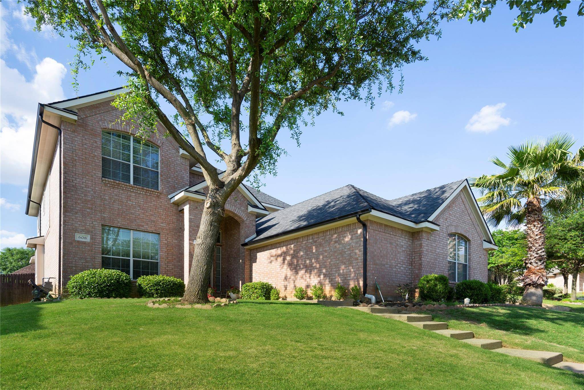 Hurst, TX 76054,608 Forest View Court