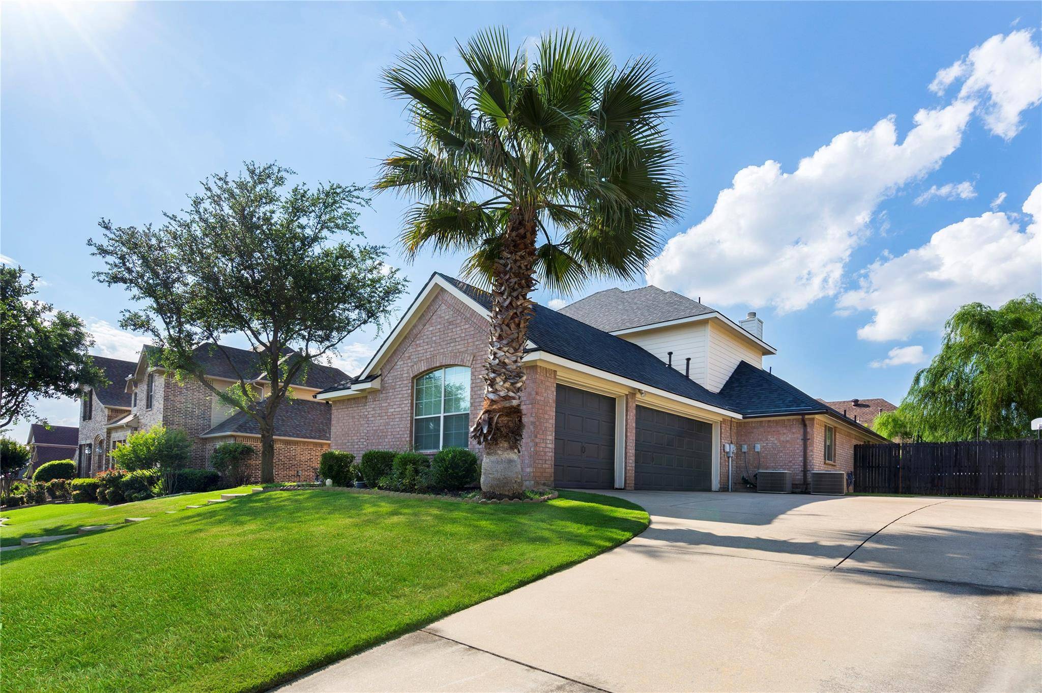 Hurst, TX 76054,608 Forest View Court