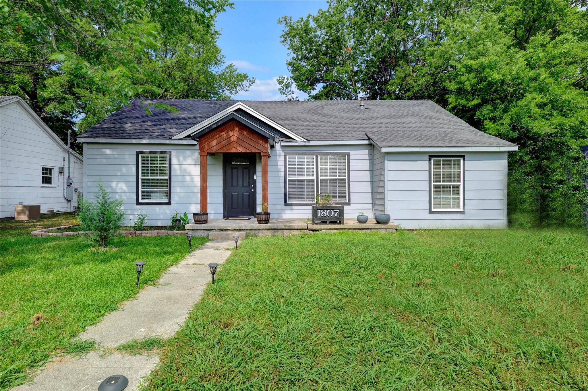 Gainesville, TX 76240,1807 Buck Street