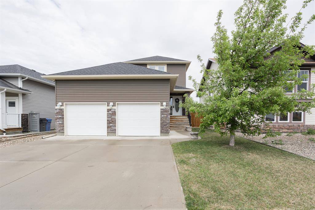 Lethbridge, AB T1J 5C2,220 Mt Sundial CT W