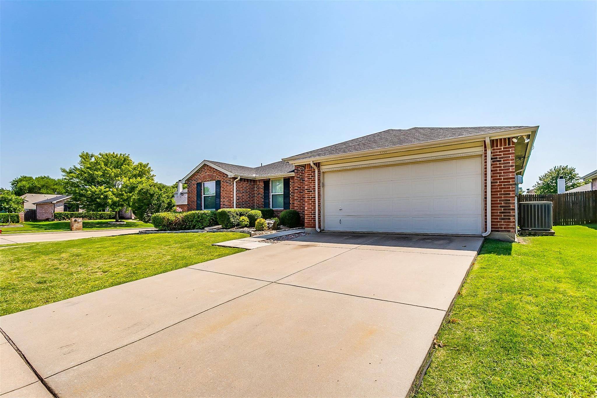 Burleson, TX 76028,1301 Cherokee Rose Lane