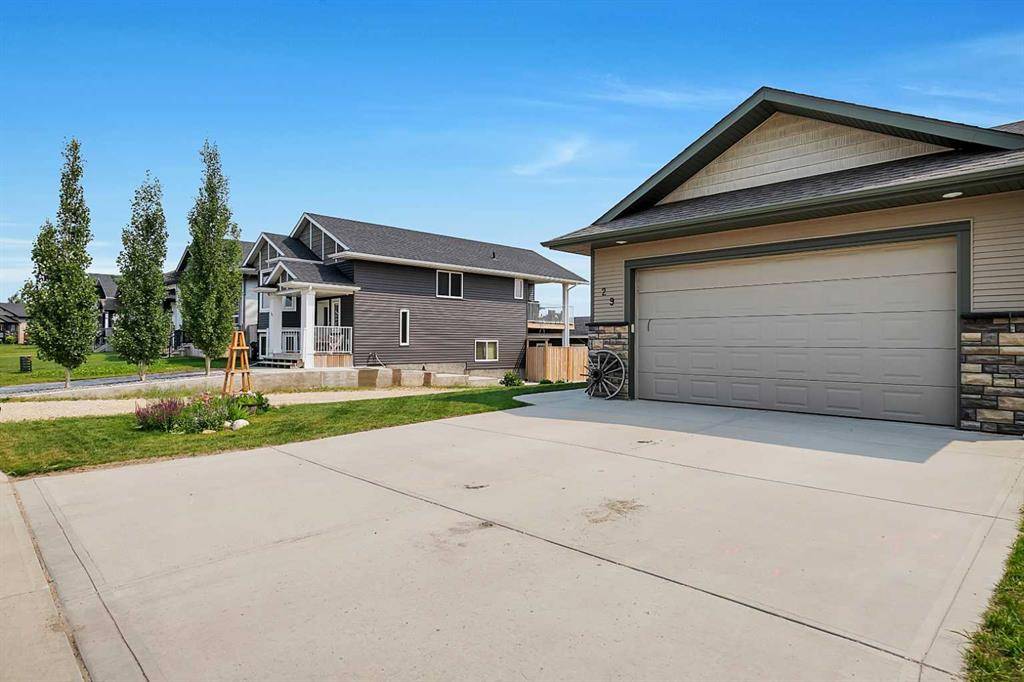 Blackfalds, AB T4M 0M2,29 Aztec CRES