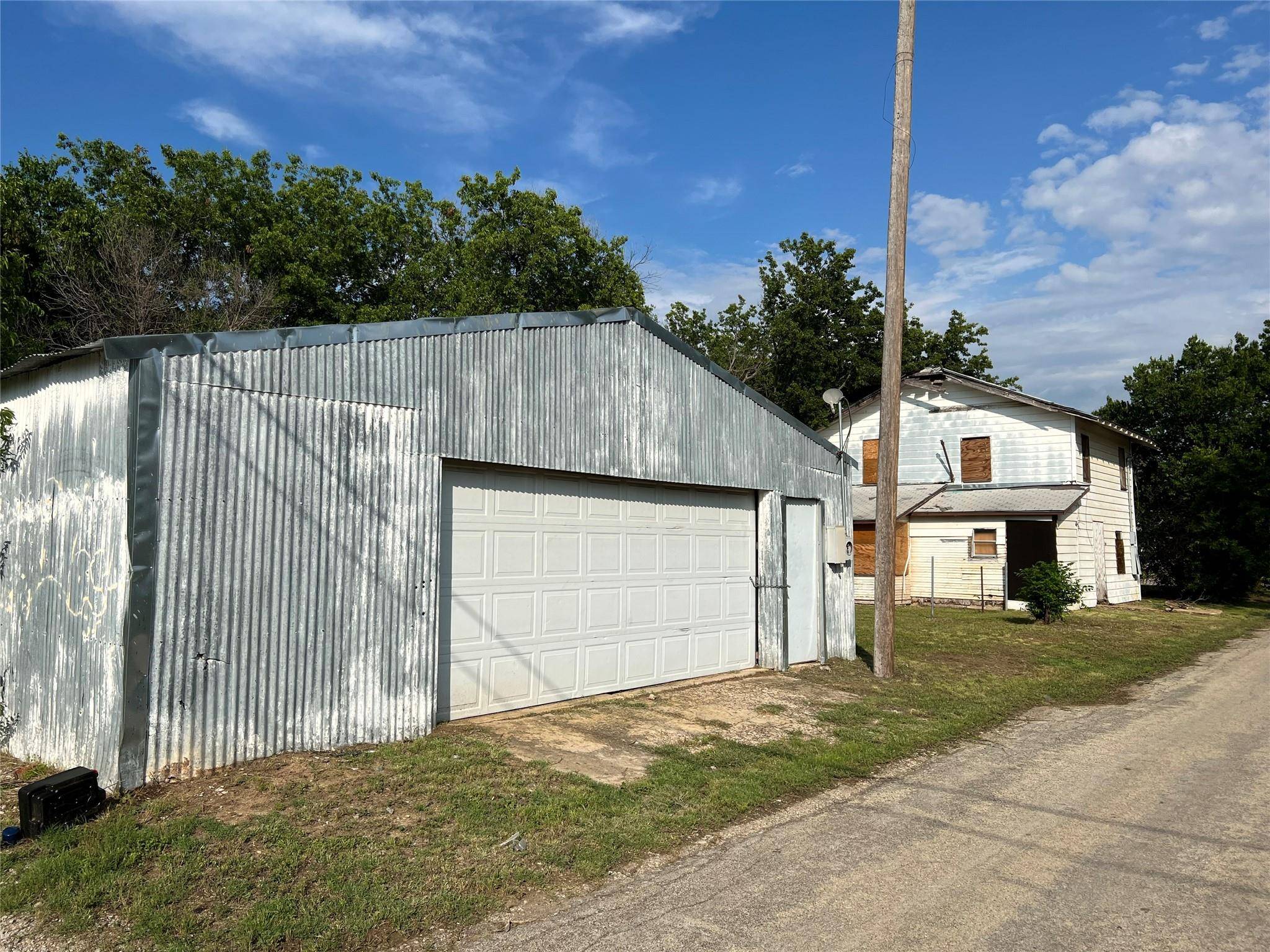 Brownwood, TX 76801,2111 Avenue B