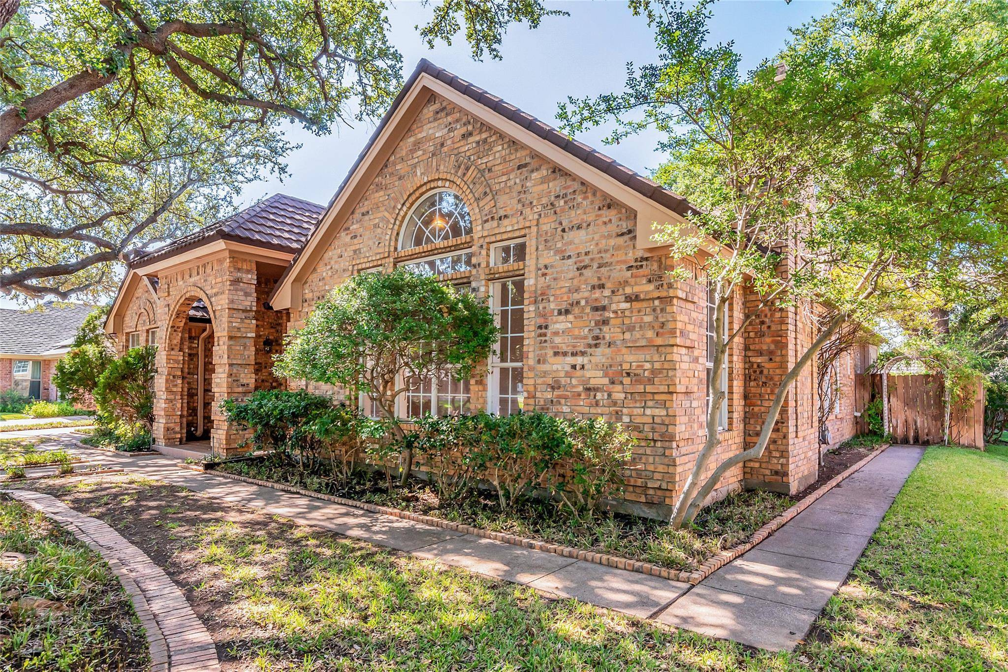 Bedford, TX 76021,829 Saddlebrook Drive N