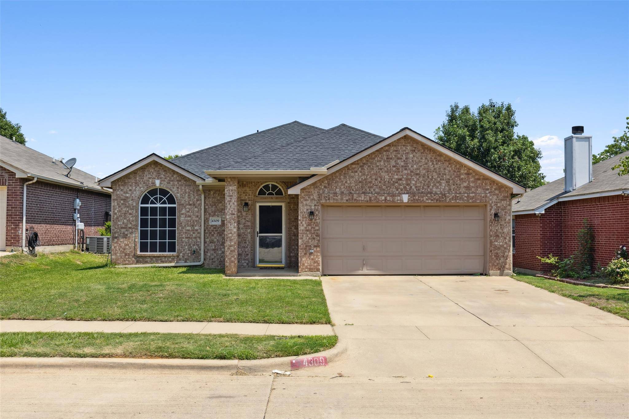 Arlington, TX 76001,4309 Falcon Perch Circle