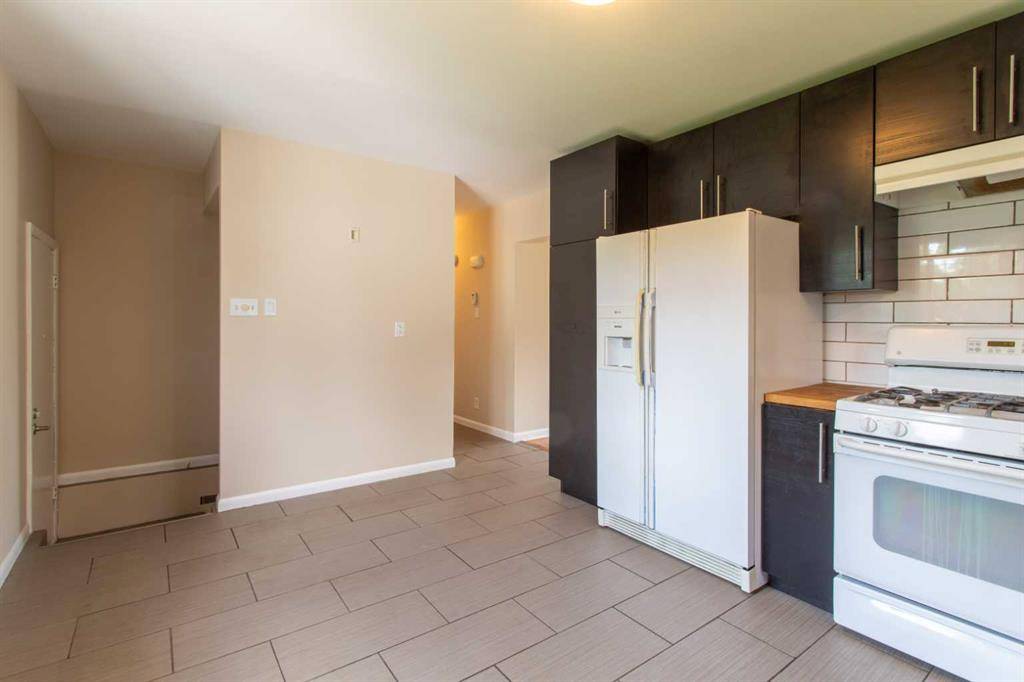 Calgary, AB T3B 1X8,8115 43 AVE NW