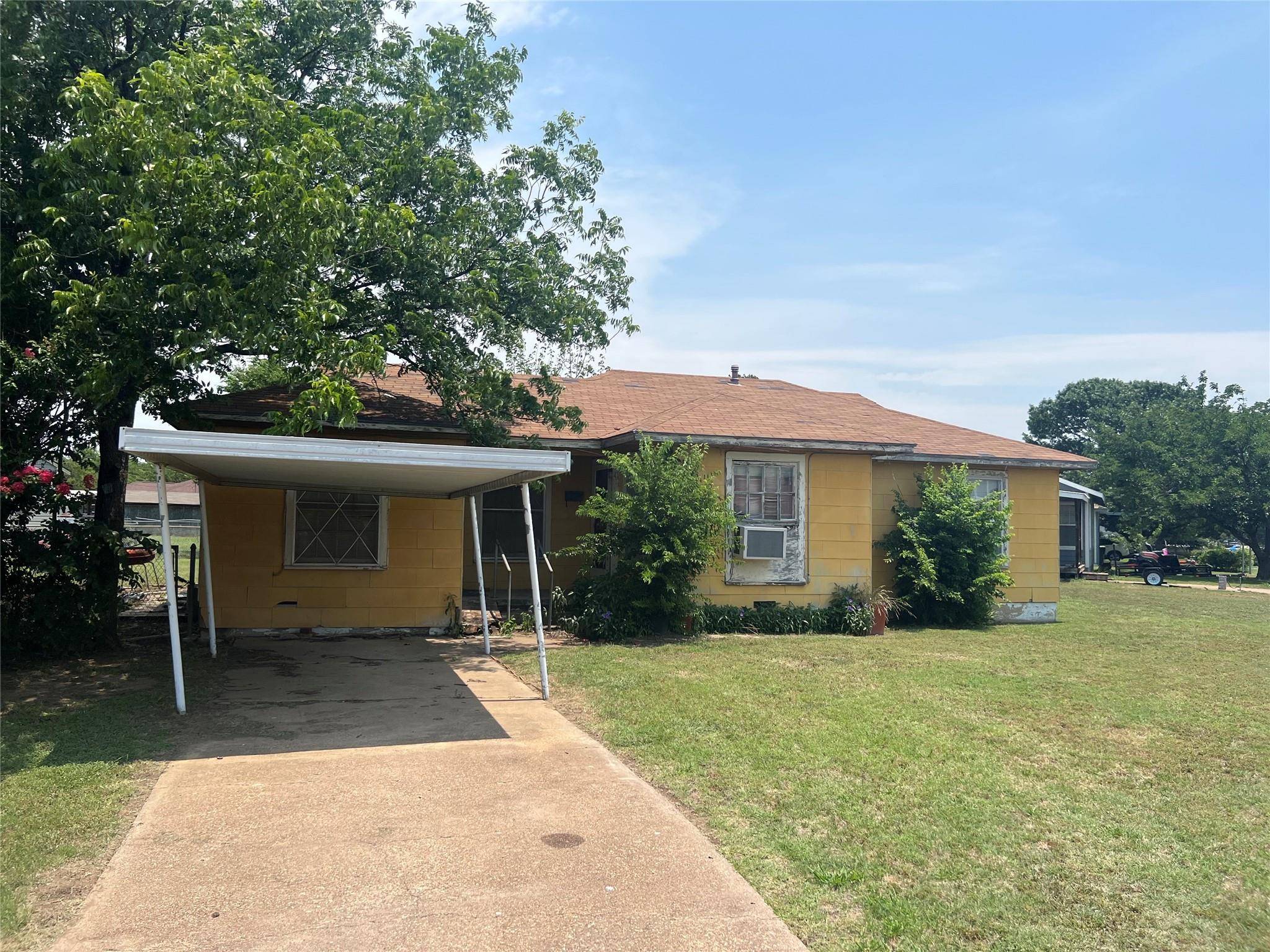 Mineral Wells, TX 76067,1617 SE 21st Street