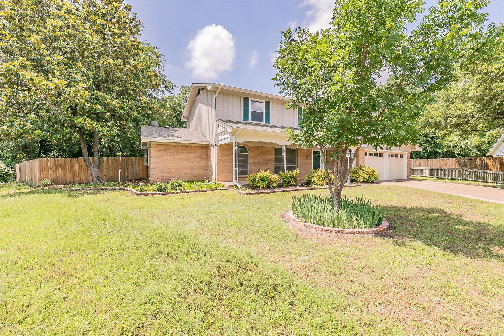 Euless, TX 76040,714 Live Oak Drive