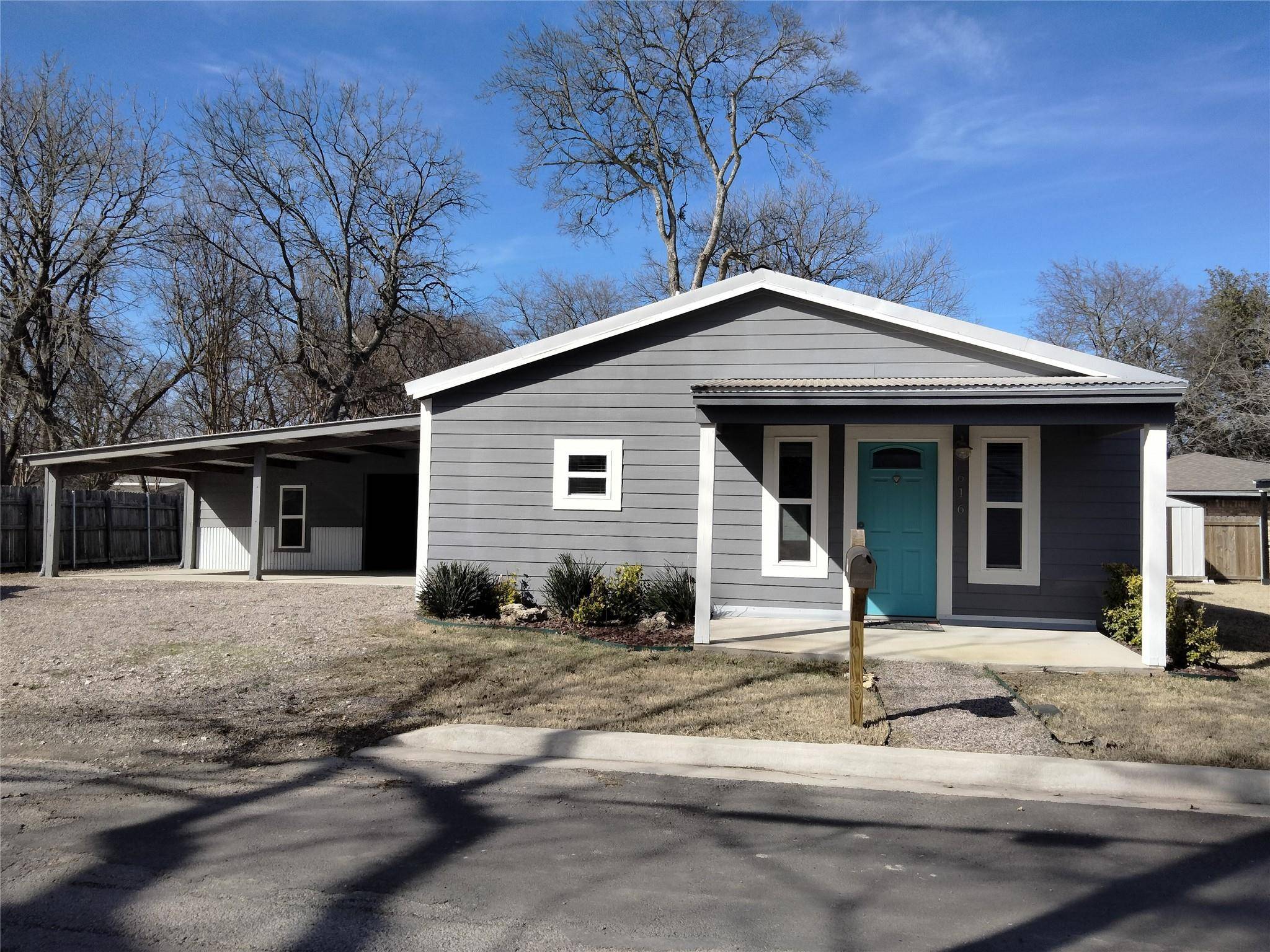 Bonham, TX 75418,616 W 7th Street