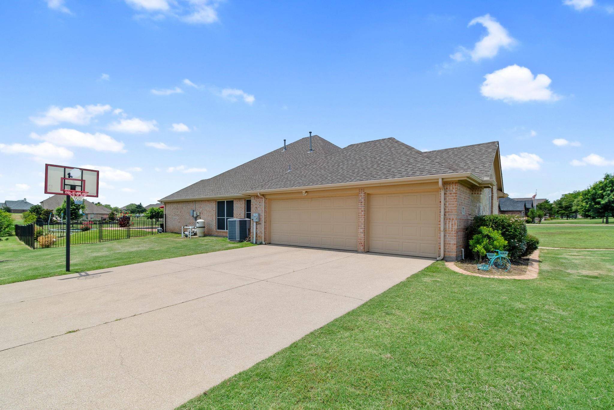 Joshua, TX 76058,5012 Pheasant Run Drive