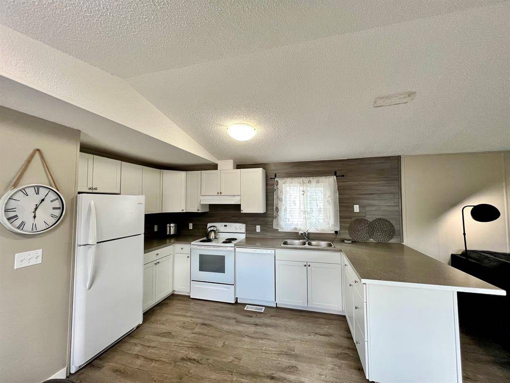 Red Deer, AB T4P 3R7,5344 76 ST #209