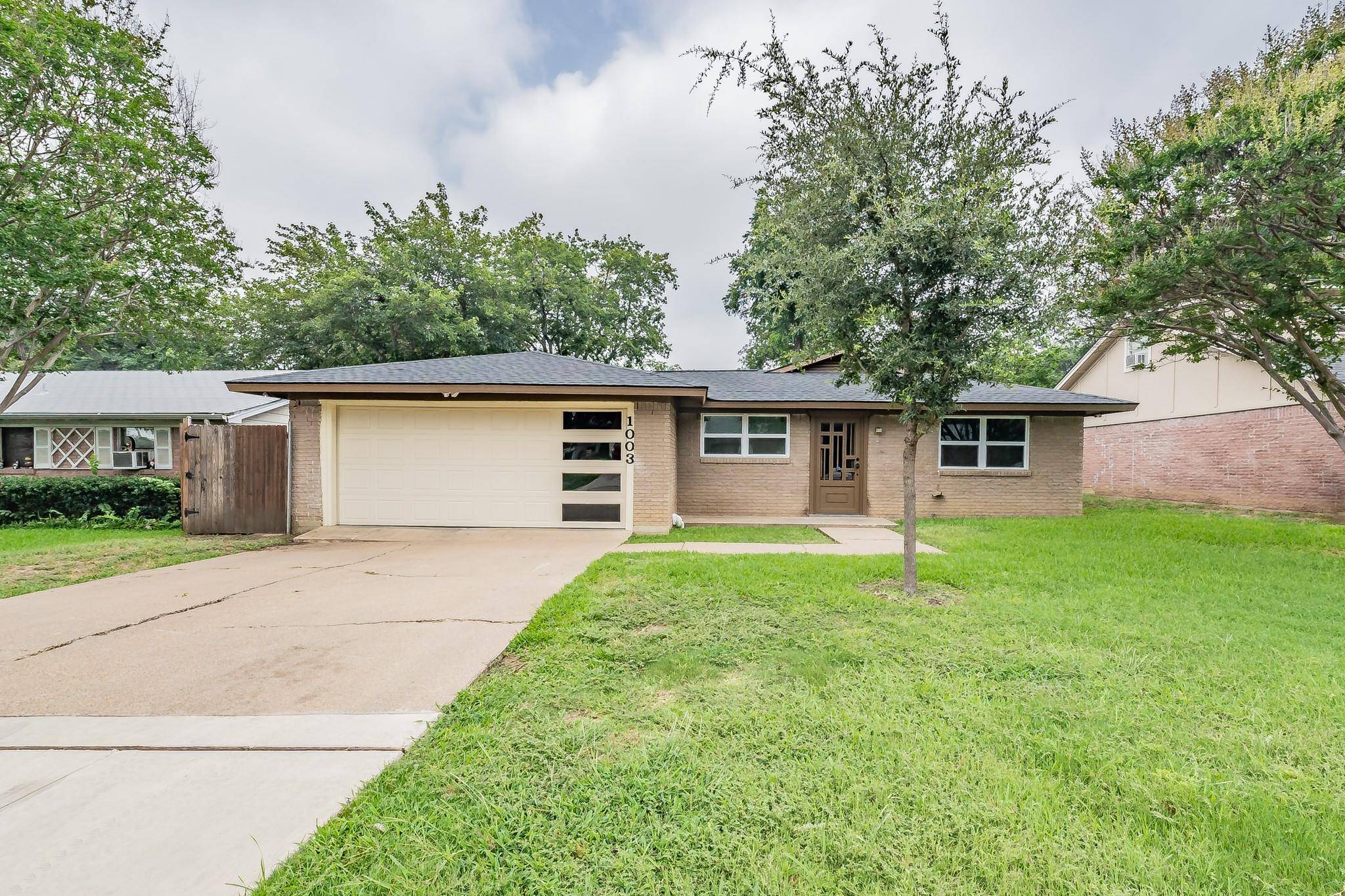 Arlington, TX 76010,1003 Darlene Lane