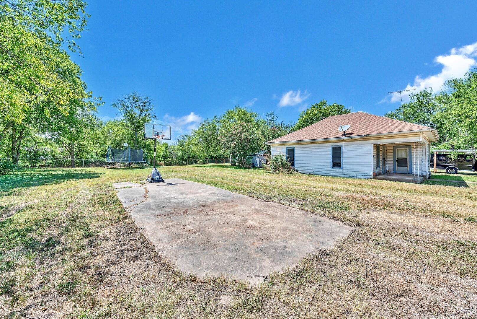 Whitney, TX 76692,214 S Brazos Street