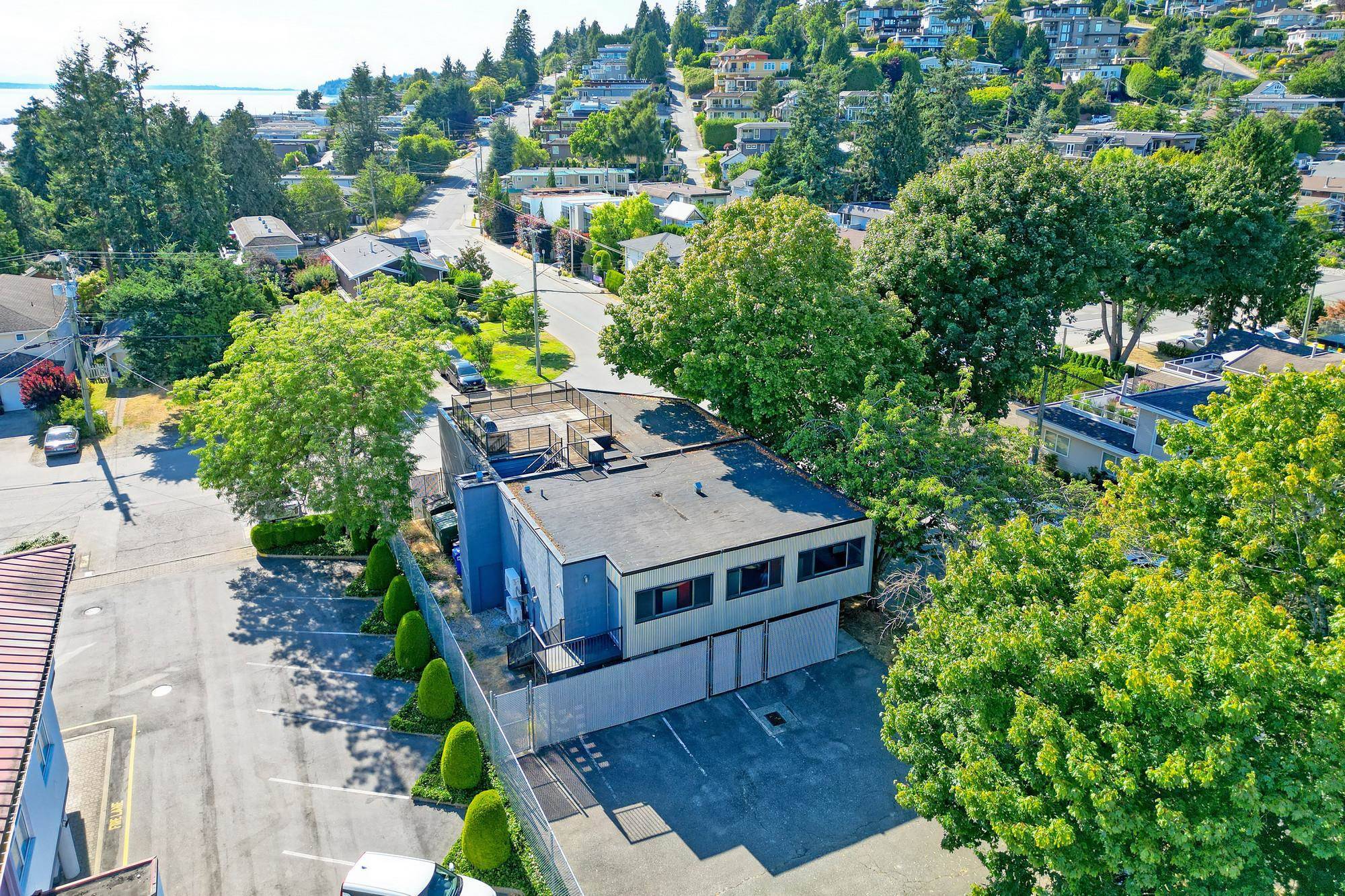 White Rock, BC V4B 1L1,15670 COLUMBIA AVENUE