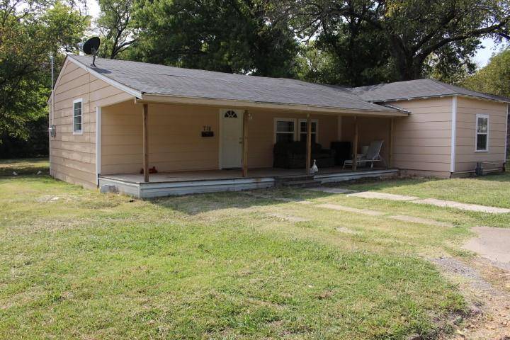 Bonham, TX 75418,718 E 12th Street