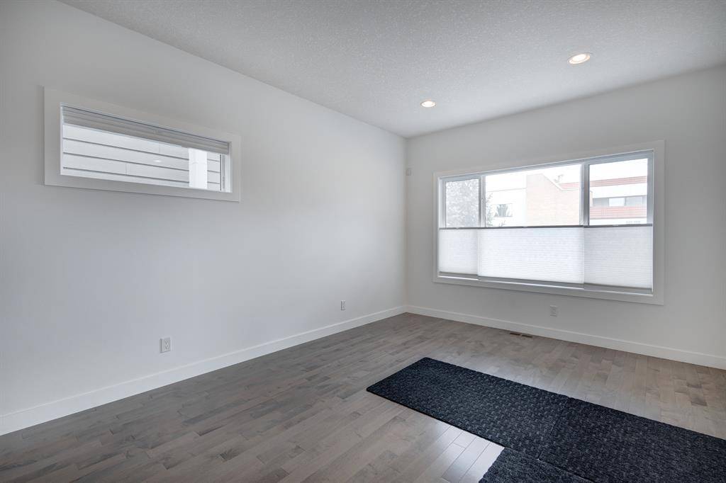 Calgary, AB T2M 1S7,515 23 AVE NW