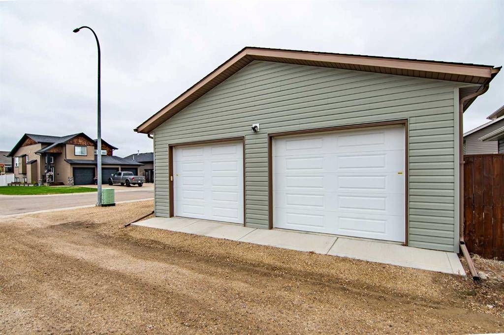 Blackfalds, AB T4M 0B4,118 Cedar SQ