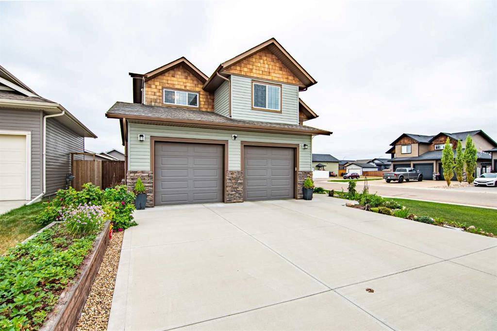 Blackfalds, AB T4M 0B4,118 Cedar SQ