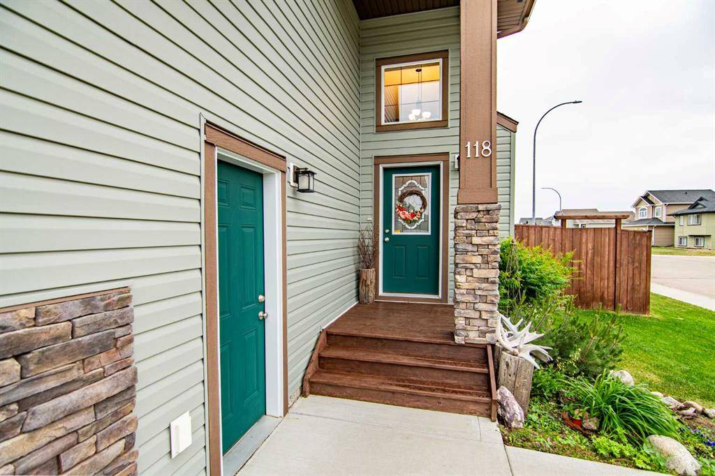 Blackfalds, AB T4M 0B4,118 Cedar SQ