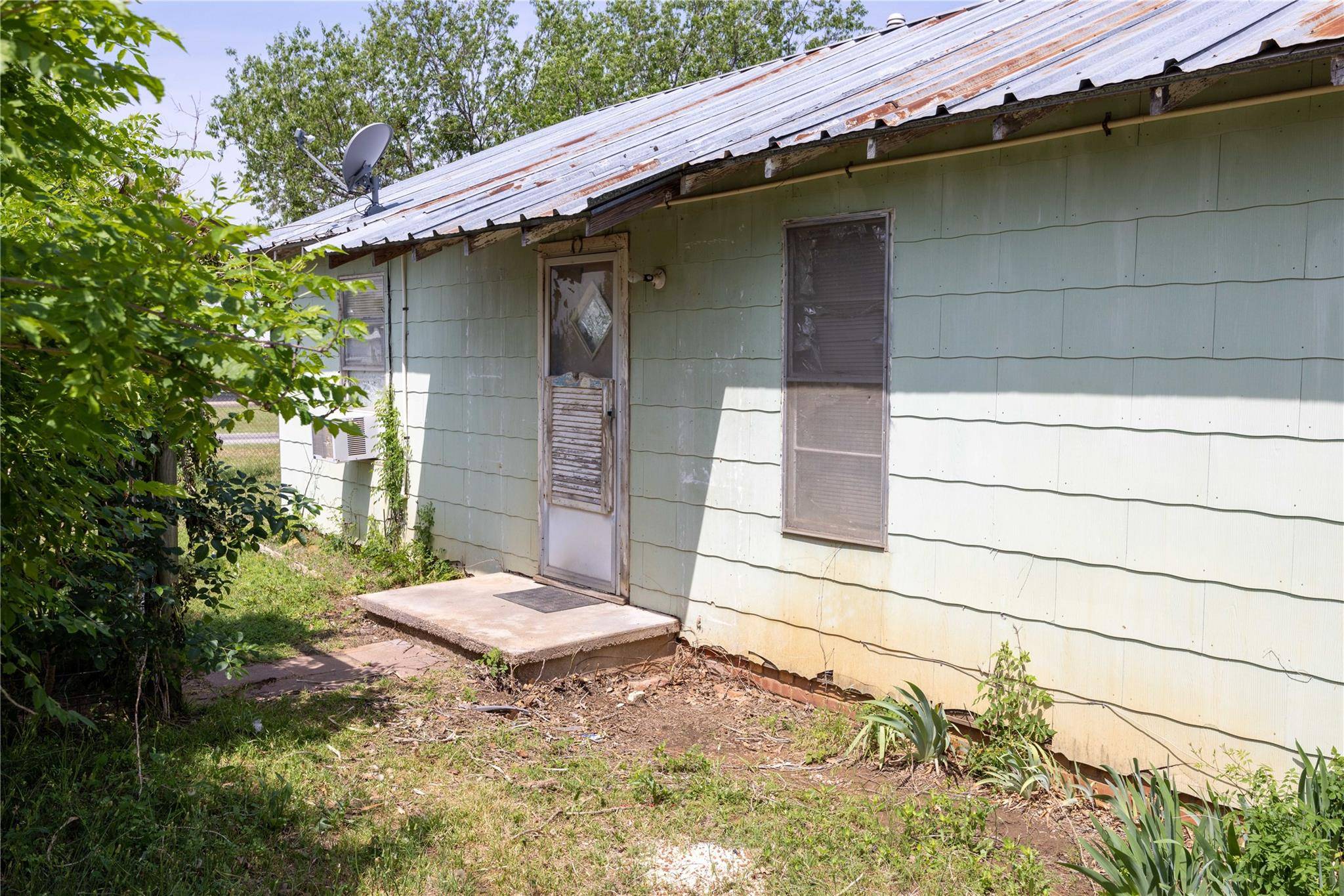 Santo, TX 76472,62 Travis Street