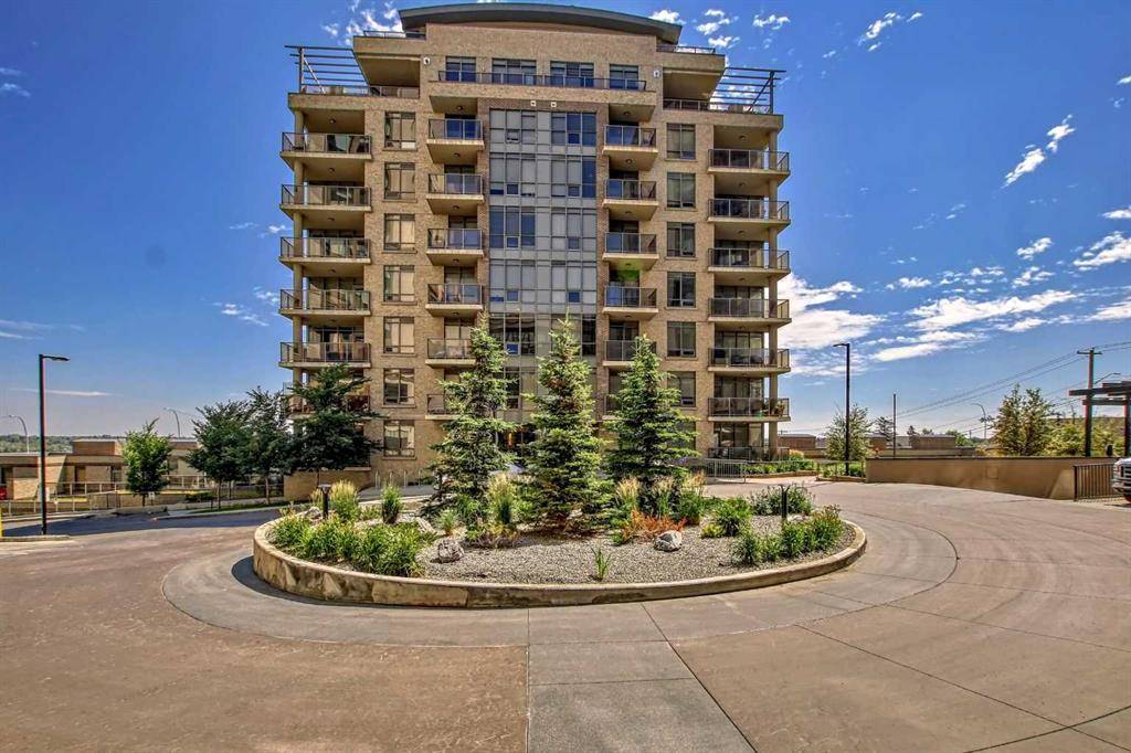 Calgary, AB T2Y 0K5,10 Shawnee HL SW #305