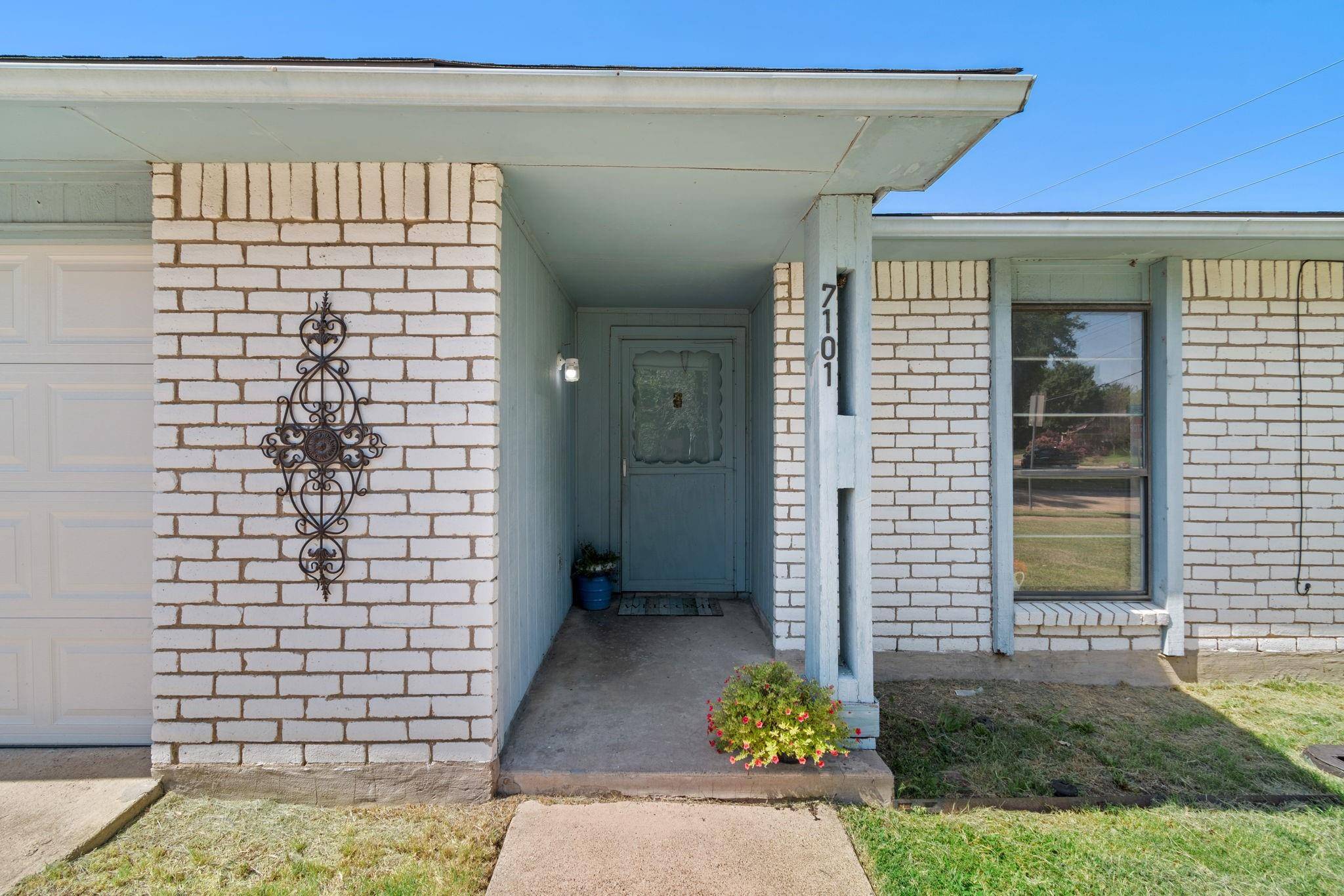 Dallas, TX 75249,7101 Christie Lane