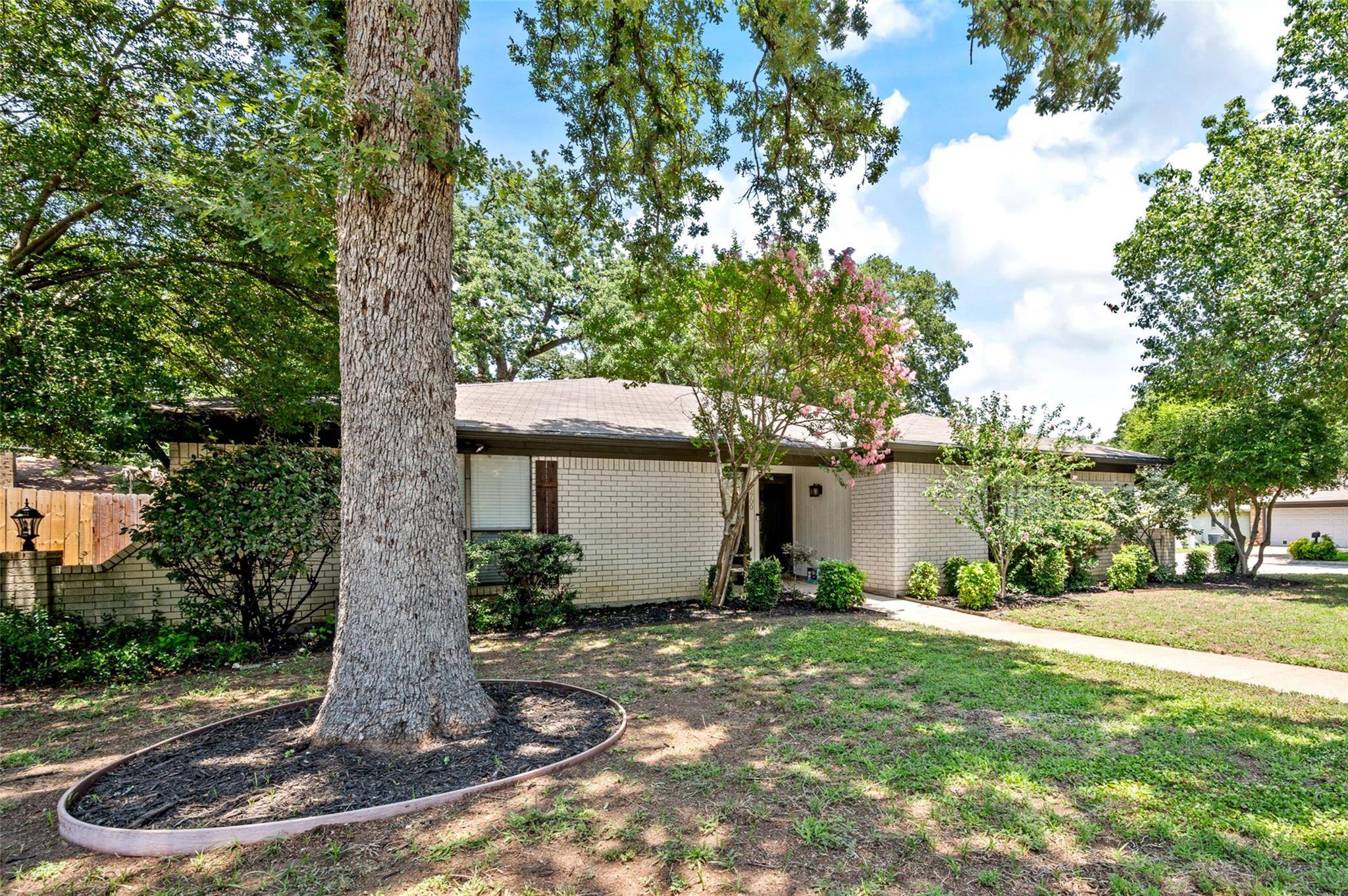 Arlington, TX 76017,5700 Honey Locust Trail