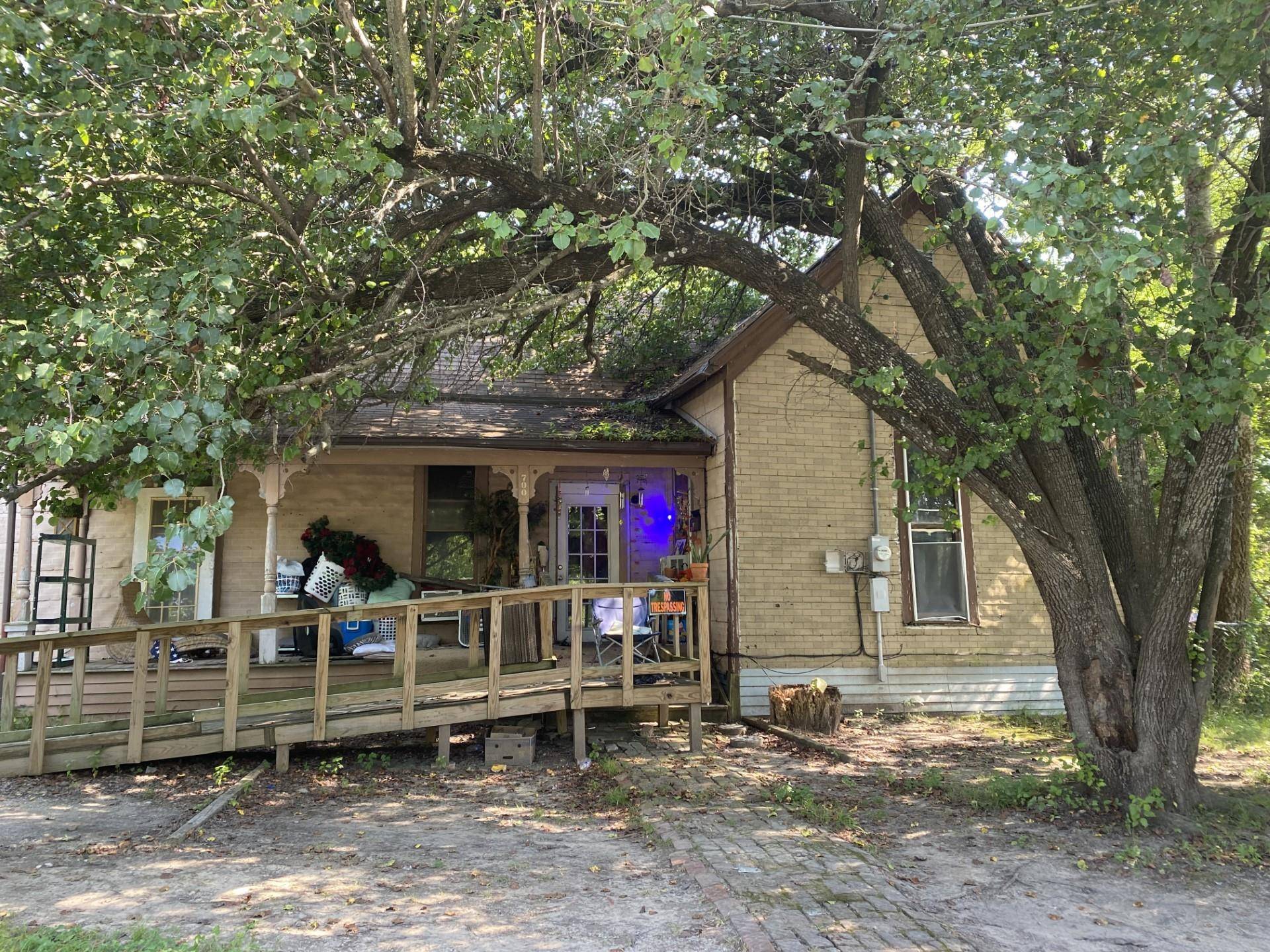 Bonham, TX 75418,700 E 3rd Street