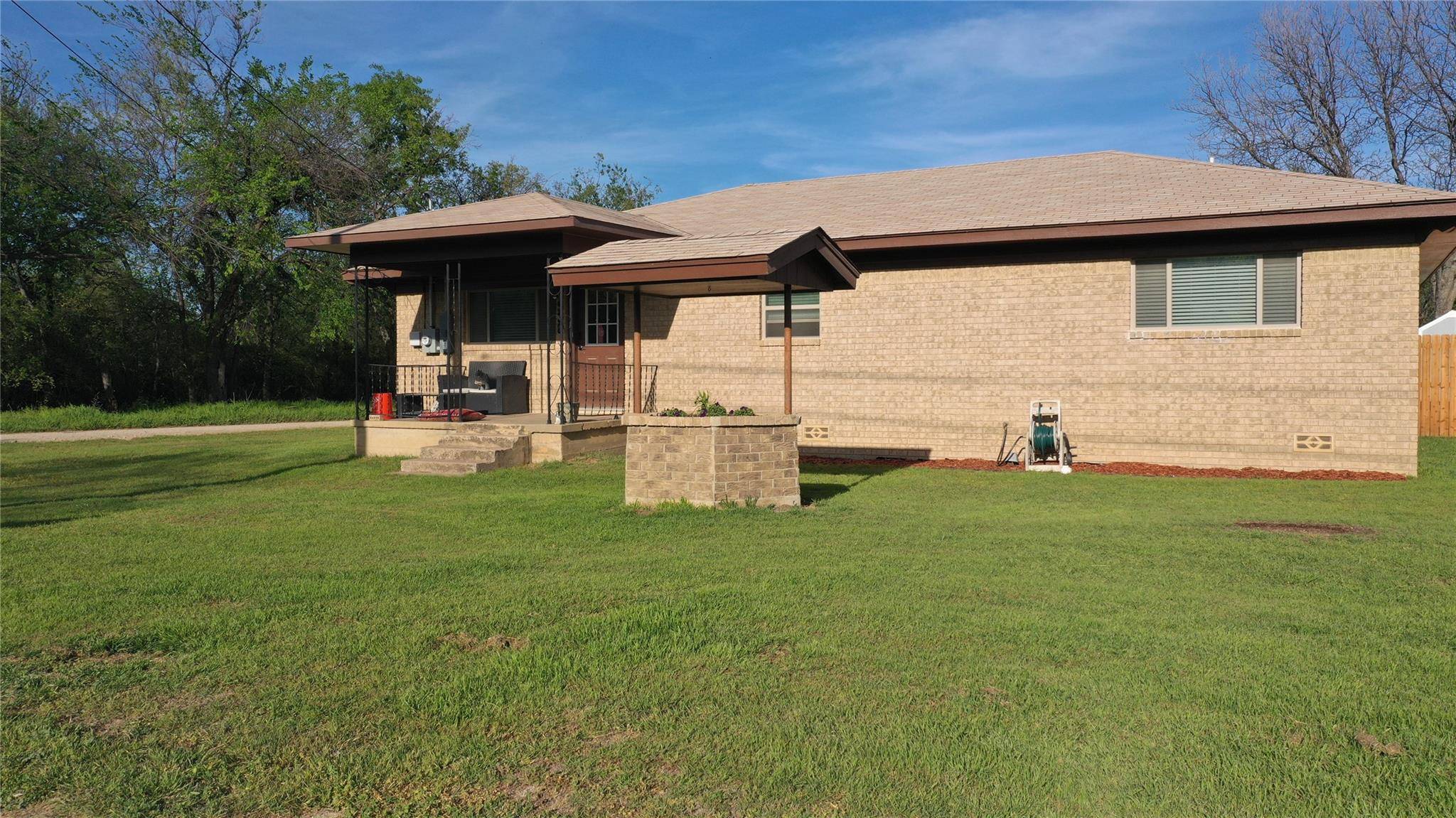 Jacksboro, TX 76458,530 N 3rd Street