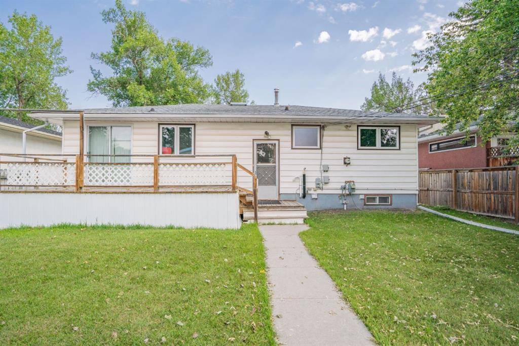 Calgary, AB T3E 1K2,2015 52 AVE SW